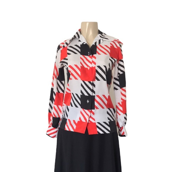 Vintage Mod Block Button Up Top Red, White and Black Pattern with collar - Picture 3 of 3